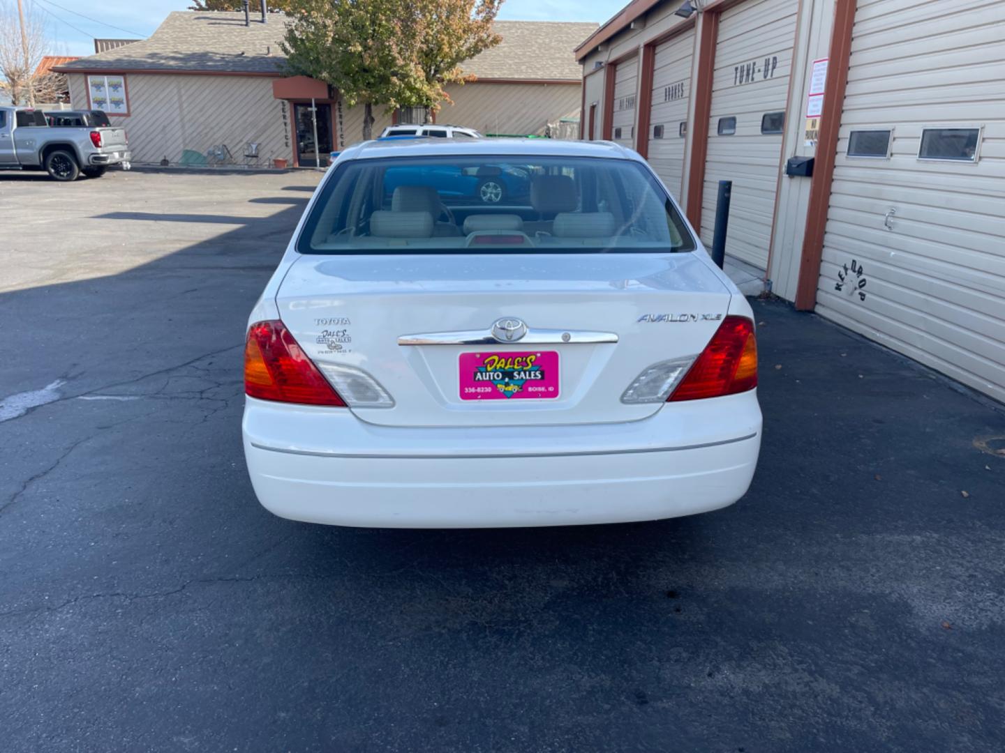 2002 Alpine White /Tan Toyota Avalon XLS (4T1BF28B42U) with an 3.0 V6 engine, AT transmission, located at 813 E Fairview Ave, Meridian , ID, 83642, (208) 336-8230, 43.618851, -116.384010 - Photo#6